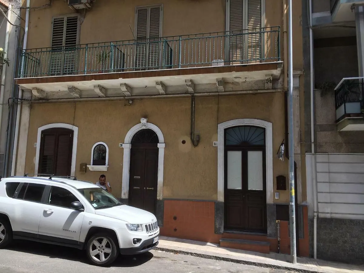 Etesia Vacation Home Aci Trezza 0*,